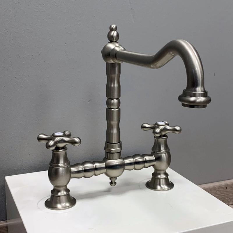 PB Nostalgijska mostovna kuhinjska pipa iz nerjavečega jekla s pravokotnim izlivom in zvezdastimi ročaji PBN.RVS.H.ST