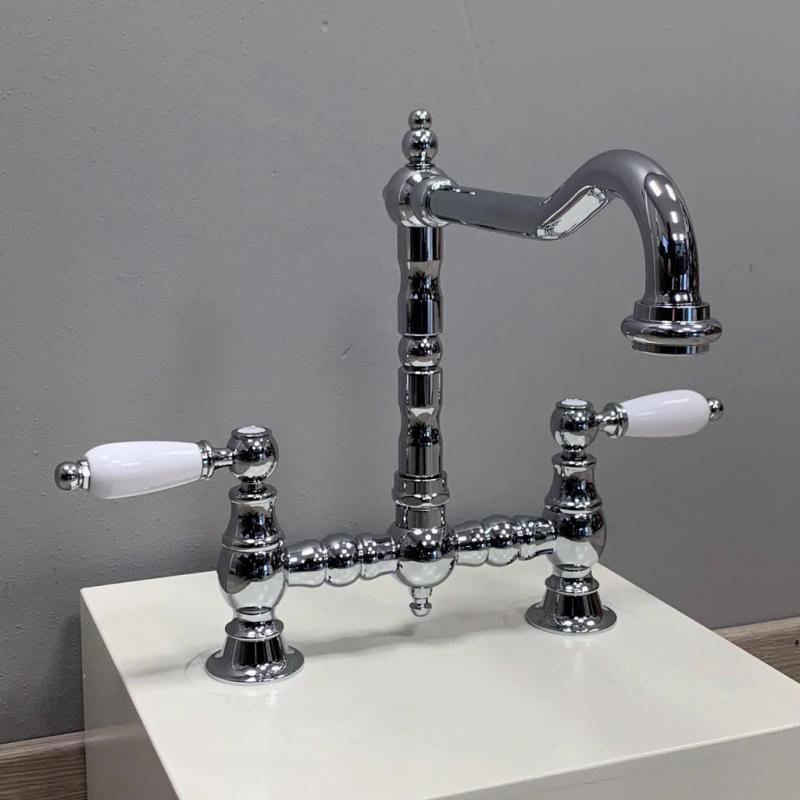 PB Nostalgijska kuhinjska armatura za most v kromu z belimi ročkami PBN.CHR.H.WH