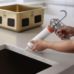 Zuurvrije siliconenlijm voor montage van ingebouwde roestvrijstalen spoelbakken