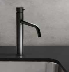 Waterevolution Flow kuhinjska armatura mat črna T150PR