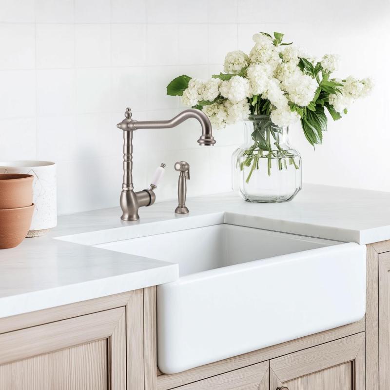 PB Nostalgijska kuhinjska pipa z ločeno izvlečno ročno prho iz nerjavečega jekla