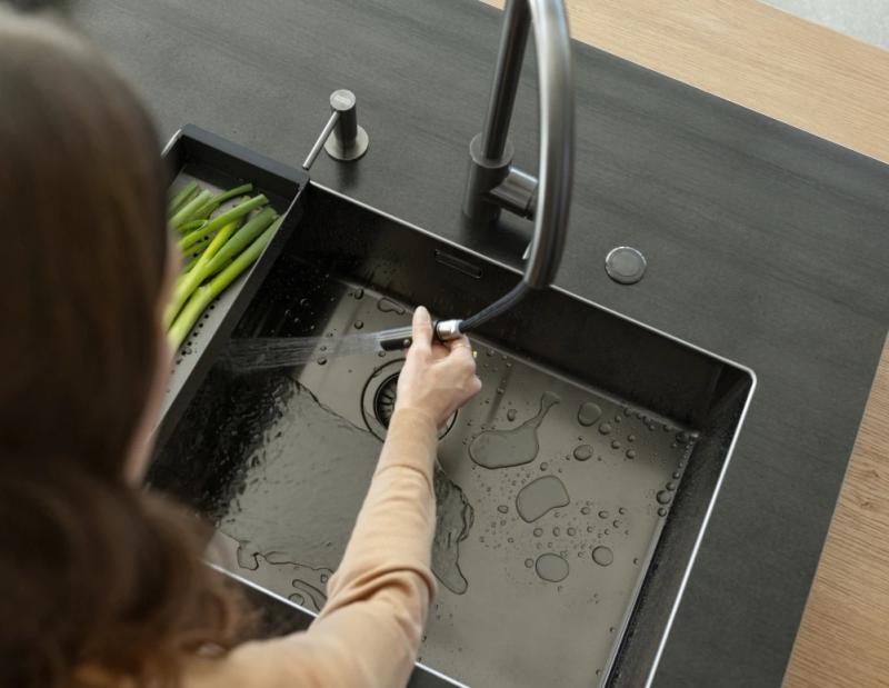 Franke kuhinjska pipa Eos Neo z izvlečno prho, PVD gun metal 115.0628.256