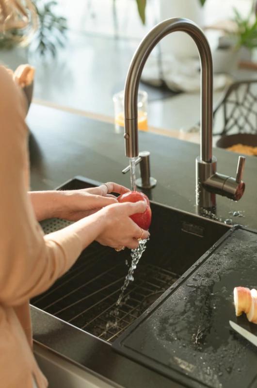 Franke kuhinjska pipa Eos Neo z izvlečno prho, PVD gun metal 115.0628.256