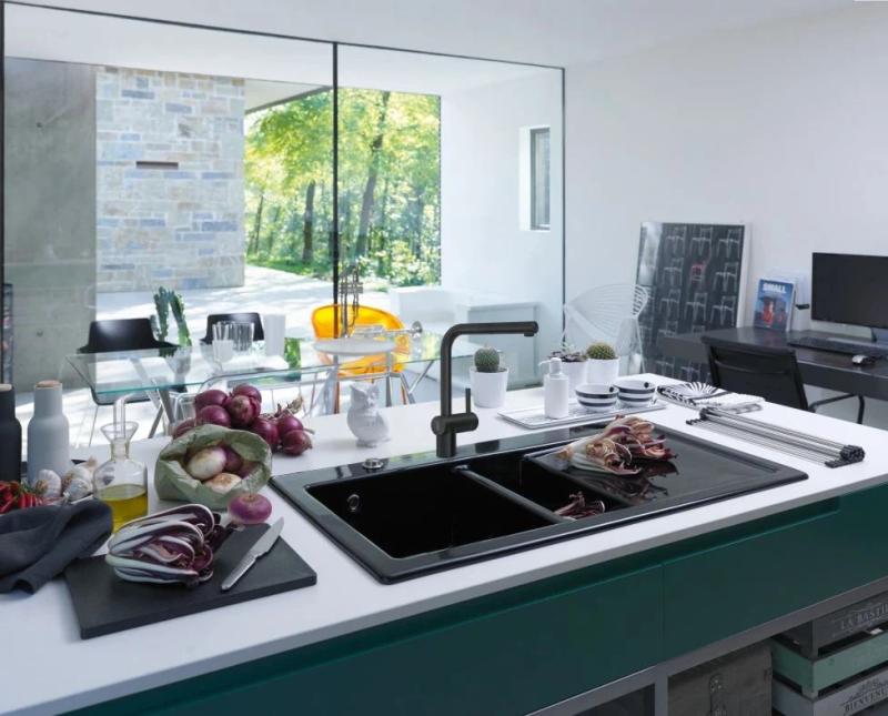 Franke krtačeni črni senzorski kuhinjski pipa Atlas Neo z izvlečno cevjo 115.0625.527