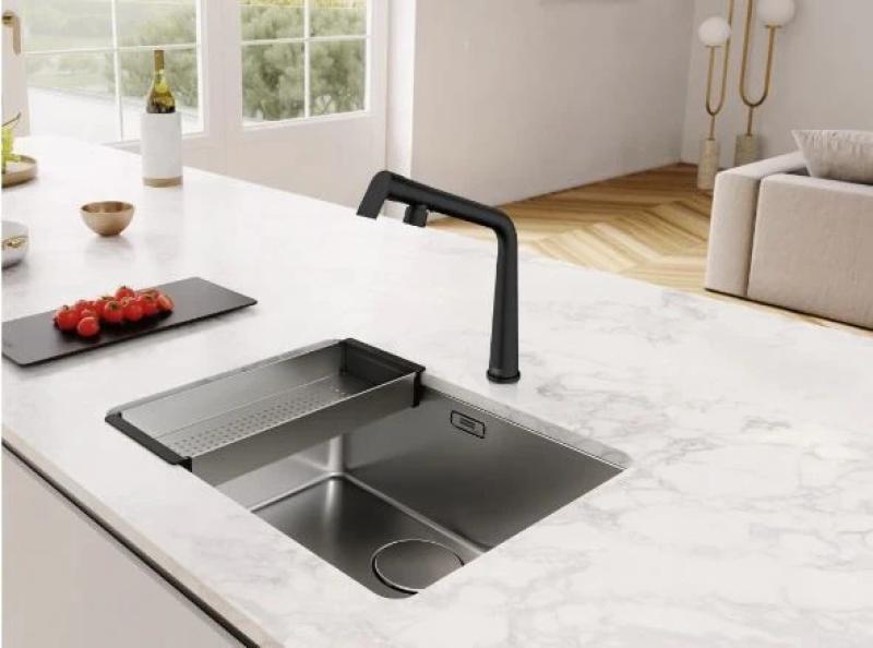 Franke Icon kuhinjska pipa mat črna z vrtljivim izlivom 115.0625.187