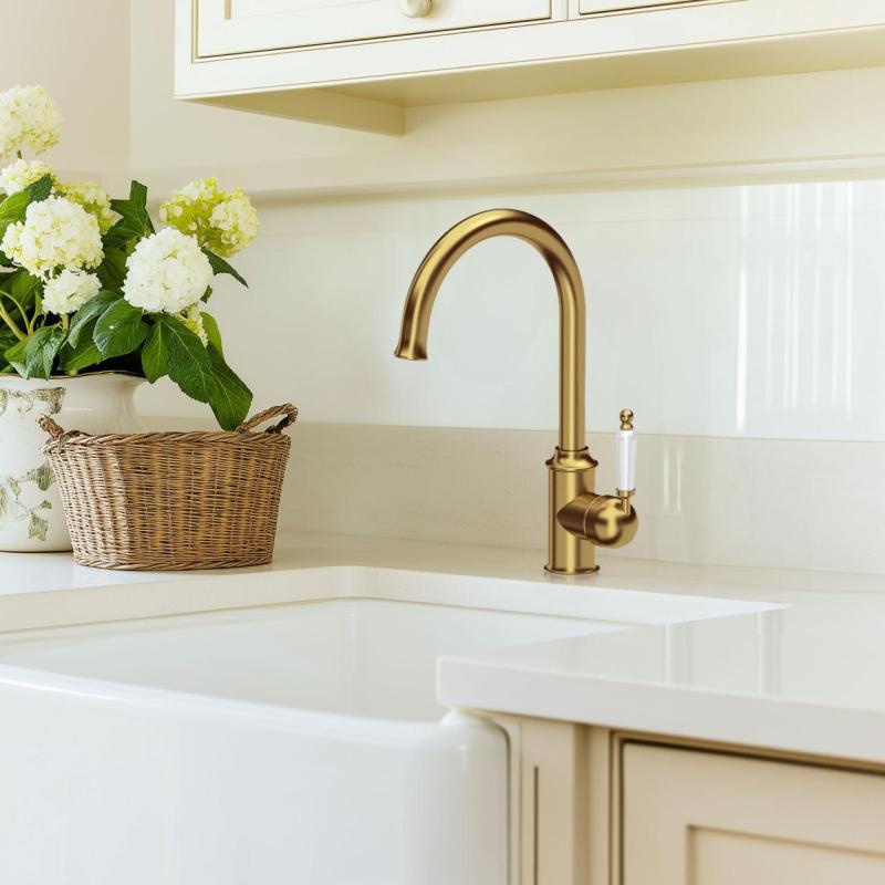 Quadri Worksop klasična nostalgična zlata PVD kuhinjska pipa s keramičnim ročajem 1208956102