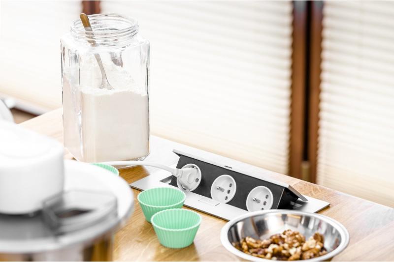 Pravokotna vgradna vtičnica 1208958683