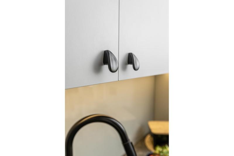 Gumb Zamak VENICE mat črna 1208959338