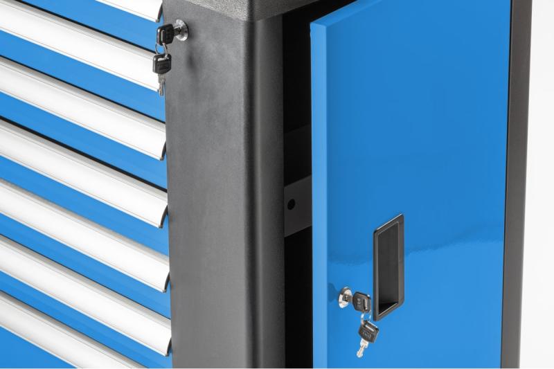 Hoegert Orodjarna s 7 predali in stranskimi vrati. 1208962009