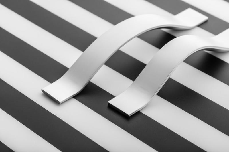 Aluminijasta ročaj 319 C=160 mm aluminij 1208965412