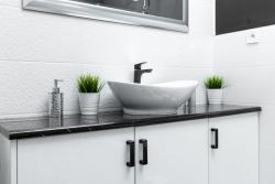 Aluminijasta ročaj ARES C=96 mm črna 1208965472