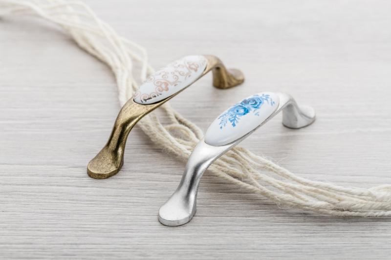 Porcelanski ročaj 728-P C=96mm antik srebro A-Modra Roža 1208965700