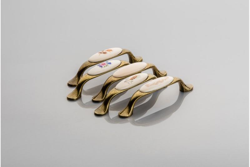 Porcelanski ročaj 728P C=96mm antik medenina R-roza cvet 1208965704