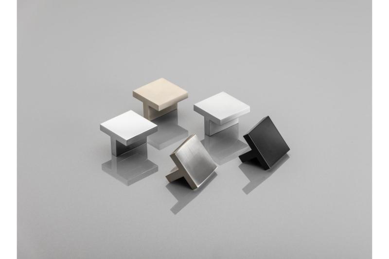 Ročaj Zamak 40x40mm C=32mm brušeno jeklo 1208965775