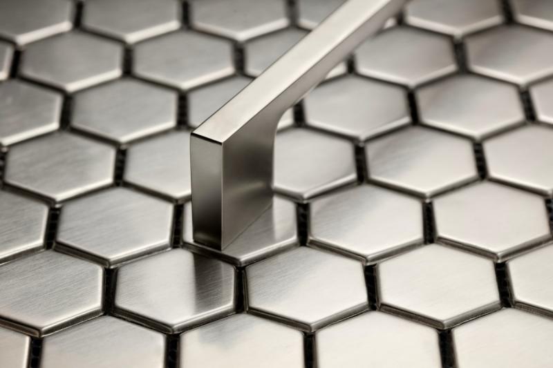 Ročaj Zamak 819 C=128mm črna krom 1208965810