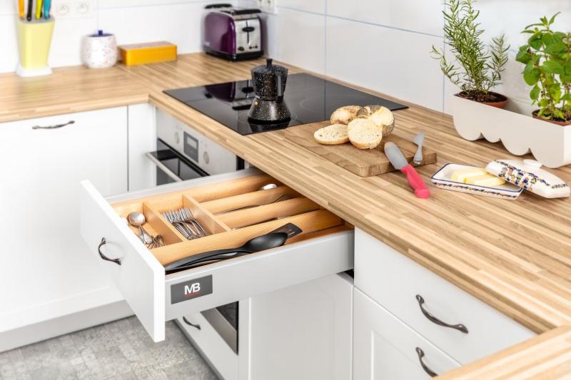 Ročaj Zamak CAMAIO C=128mm črna kromirana 1208965927