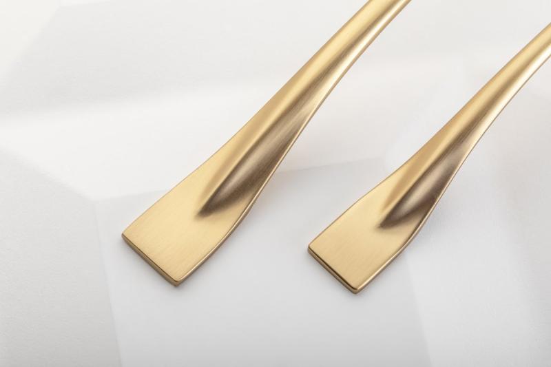 Ročaj Zamak FLOW C = 128 mm šampanjec 1208966036