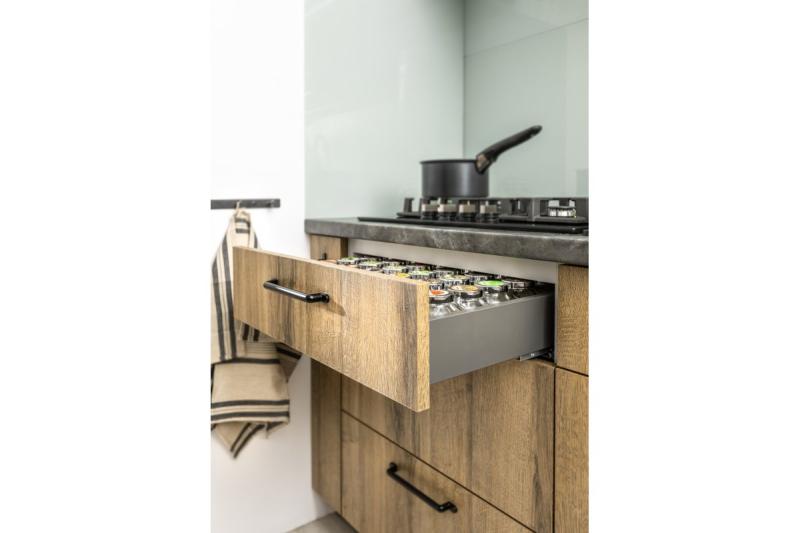 Ročaj Zamak OTTO C = 128 mm črna mat 1208966177