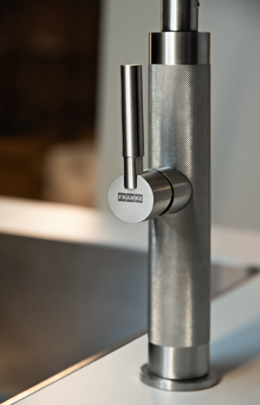 Franke Mythos Masterpiece Kuhinjska pipa z J-izlivom, izvlečno prho, popolnoma iz nerjavnega jekla 115.0711.554