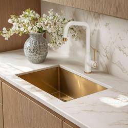 Quadri Stamford Kuhinjska armatura Bela s PVD Zlato končno obdelavo z vrtljivim kotnim izlivom 1208967697