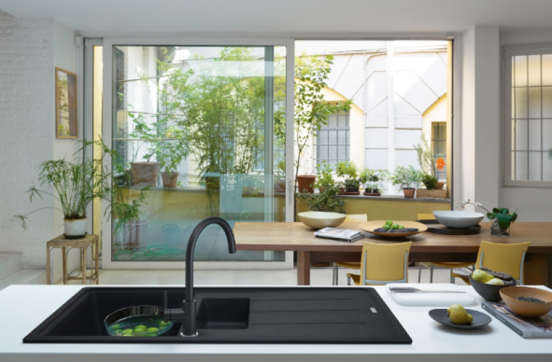 Franke Lina XL kuhinjska armatura Onyx z vrtljivim izlivom 115.0626.020