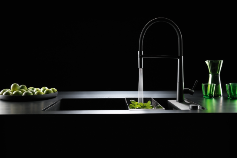 Franke Icon Enoročna Kuhinjska Armatura z Gibljivo Ročno Prho, Črna 115.0690.598