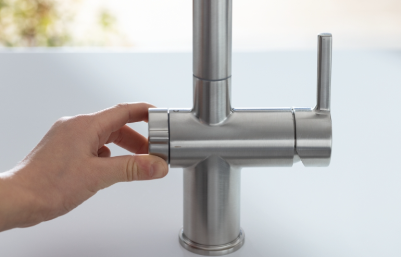 Franke Active Twist Enoročna Mešalna Pipa iz Nerjavečega Jekla z Izvlečno Izlivko in Vgrajenim Upravljanjem Odpada 115.0653.505