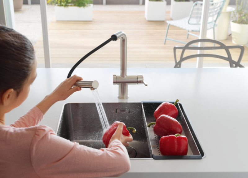 Franke Active Twist Enoročna Mešalna Pipa iz Nerjavečega Jekla z Izvlečno Izlivko in Vgrajenim Upravljanjem Odpada 115.0653.505