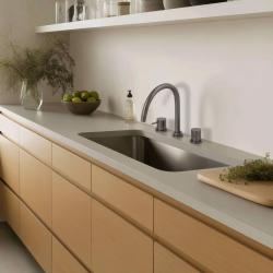 Waterevolution Flow 3-luknjasta kuhinjska armatura z vrtljivim izlivom in priključkom za filtrirano vodo, pištolsko kovinsko T152UGME