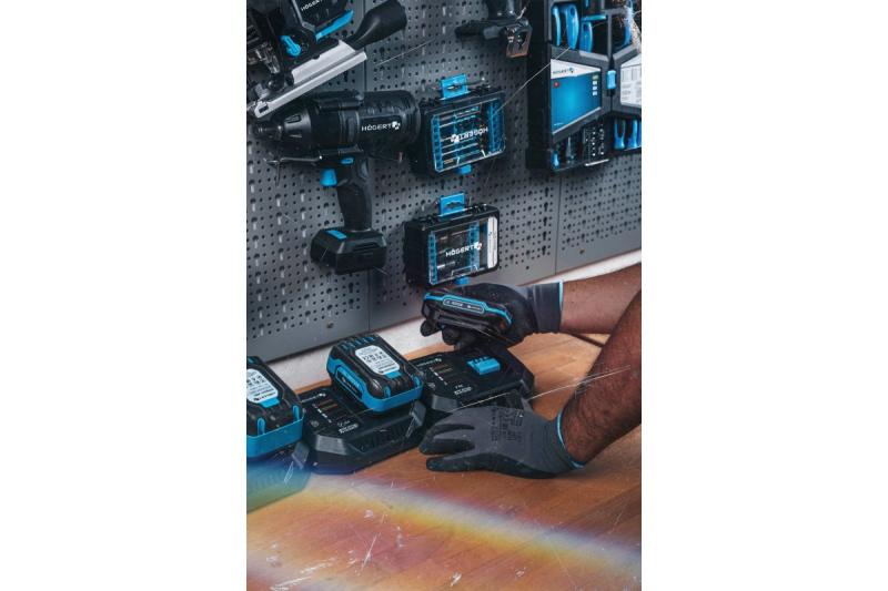 HÖGERT polnilnik za akumulator 4A 18V