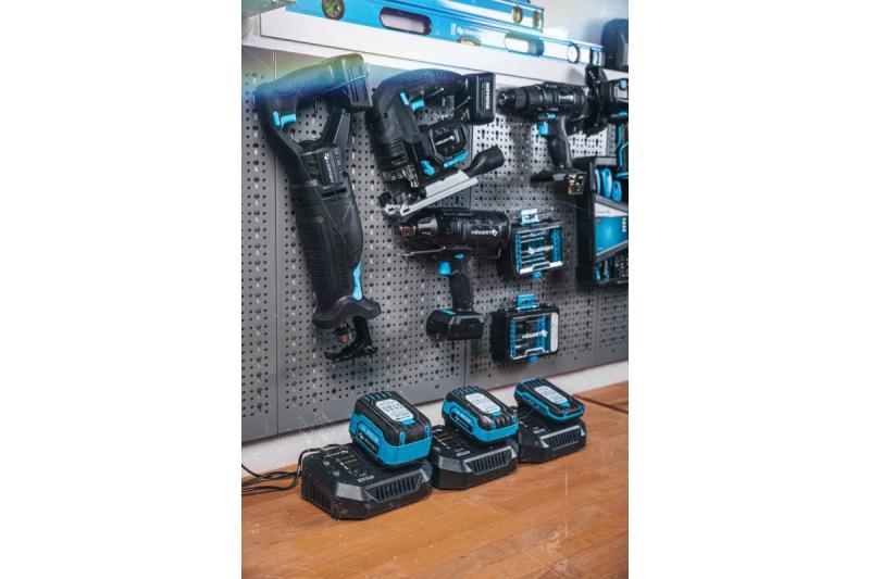 HÖGERT polnilnik za akumulator 4A 18V