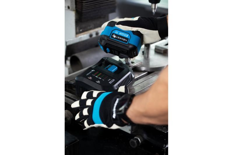 HÖGERT hitri polnilnik za baterijo 6A 18V.