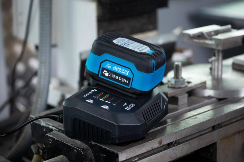 HÖGERT hitri polnilnik za baterijo 6A 18V.