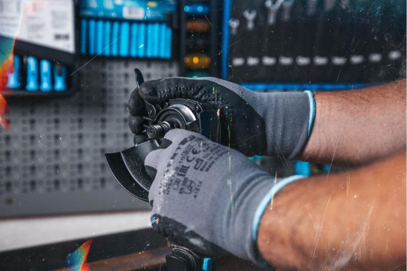 HÖGERT Brezžični kotni brusilnik s pedalnim stikalom, 125MM, 18V, set z baterijo, polnilnikom, dodatki