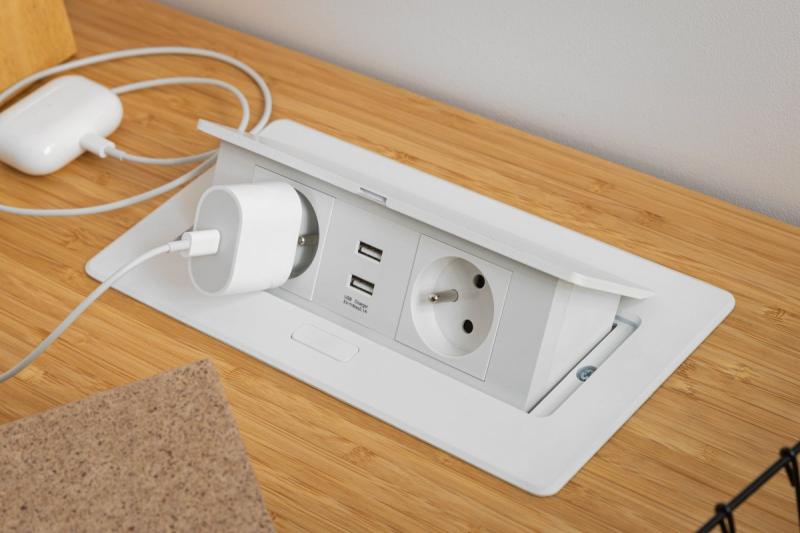 Mehki izvlečni modul za vtičnice.