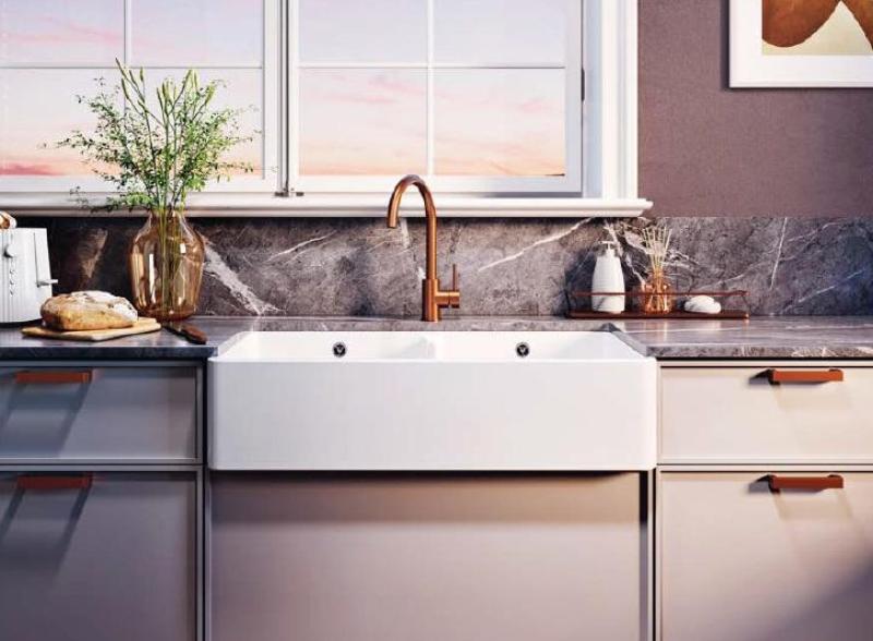 Ausmann Ceramic Mira Keramično Belo Dvojno Pomivalno Korito - Podgradnja in Vgradnja 890 x 456 mm z Bakrenimi Zamaški 1208971472