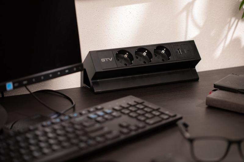 Pohištvena vtičnica BASCO, 3xSHUKO, USB A+C, kabel 1,5 m, črna