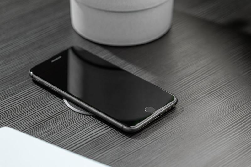 Brezžična polnilna naprava s hitrim polnjenjem, vgradna, črna