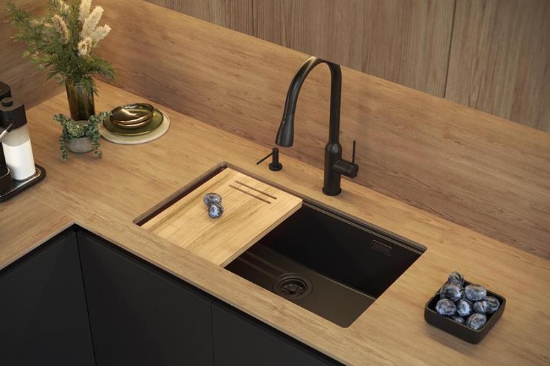 Quadri Newport II veliko in globoko pomivalno korito iz granita za vgradnjo in podgradnjo v bež barvi, velikosti 76x45cm z zlatim čepom 1208971759