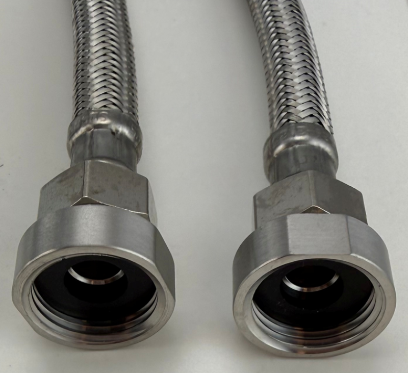 Pure.Sink Prehodni nastavek iz nerjavečega jekla z zunanjim premerom 3/8 (moški) in notranjim premerom 1/2 (ženski) Komplet 2 kosov PS3812-00